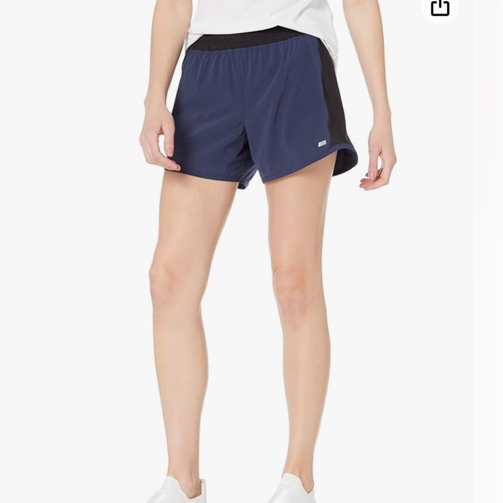 Amazon Essentials Women's 4" Stretch Woven Running Shorts